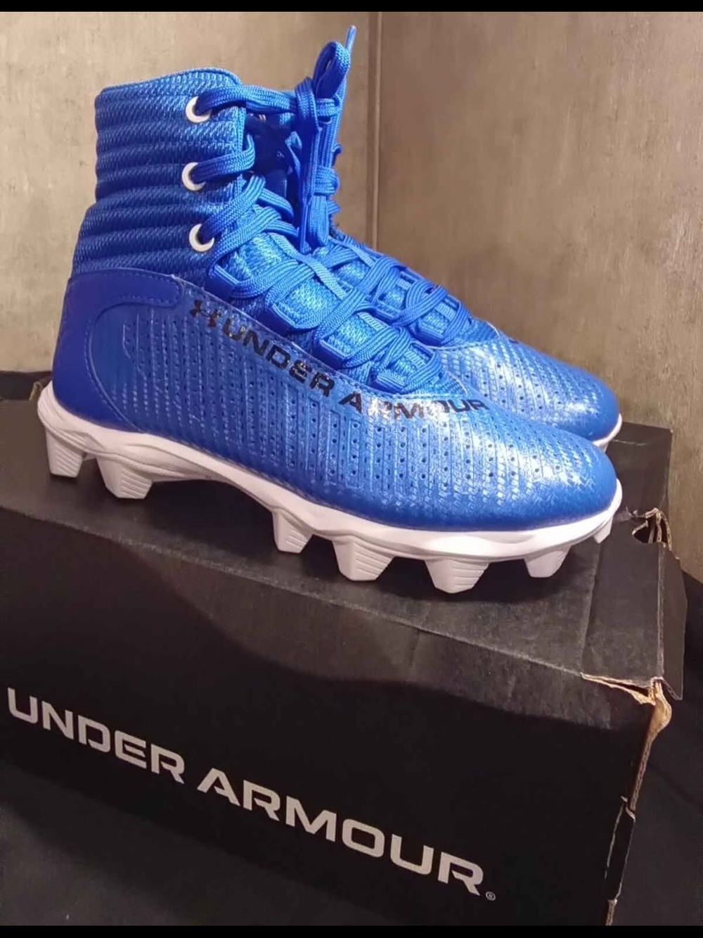 Under Armour Highlight 2.0 football cleats Kids size 3.5